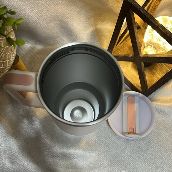 ✨40oz Reusable Vacuum Quencher Tumbler w Straw ✨ Blush Pink Color✨ - Picture 8 of 10